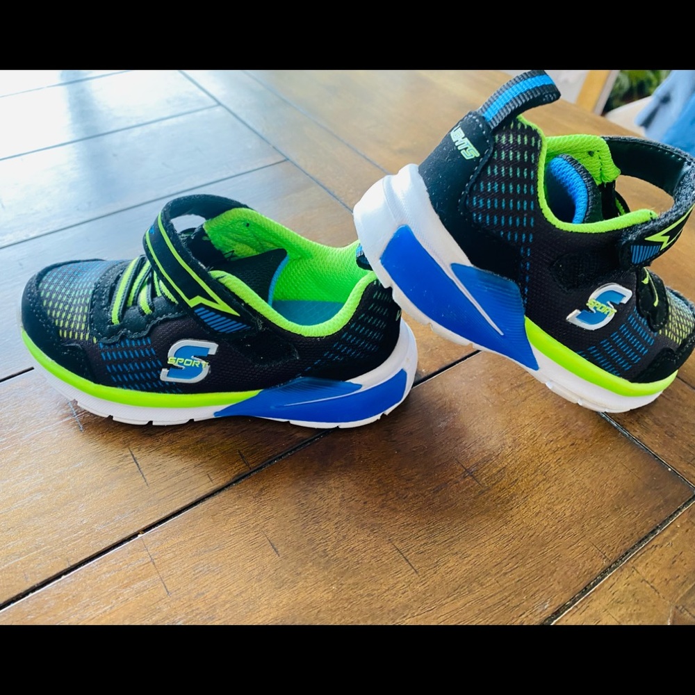 Size 7 Sketchers “Sport” light up Velcro shoes.